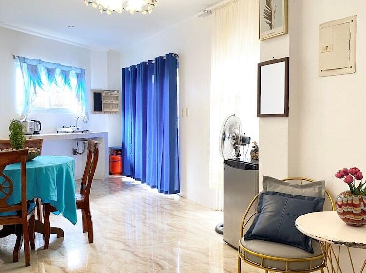 Marina Breeze Resort