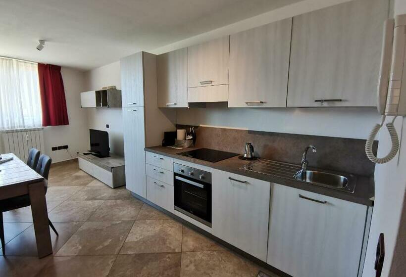 Monolocale Nuovo Sulla Pista Da Sci In Montagna