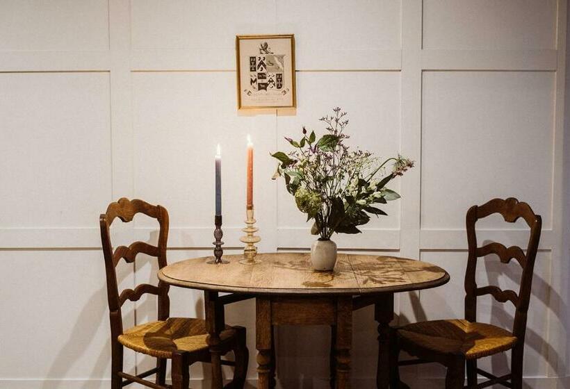 No 24 Beverston Castle