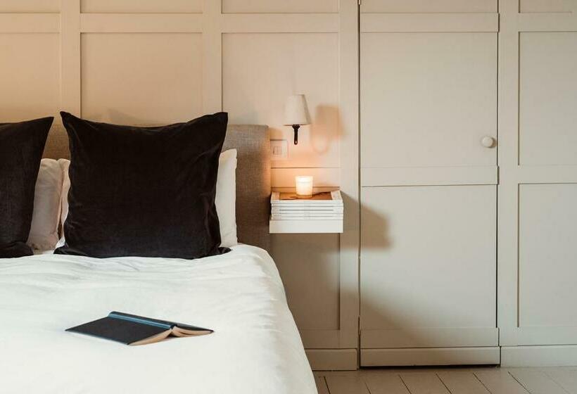 No 24 Beverston Castle