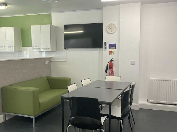 ペンション Rooms For Students Only Cricklewood Lane