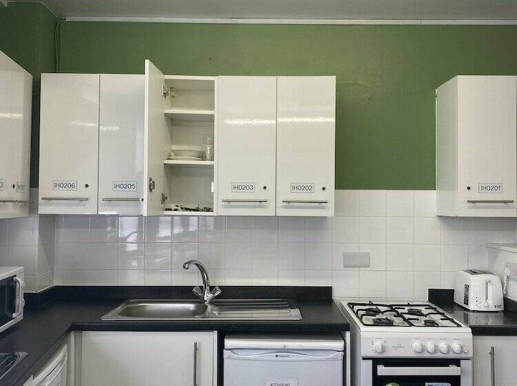 ペンション Rooms For Students Only Cricklewood Lane