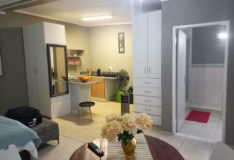 펜션 Menlyn Mews Guesthouse