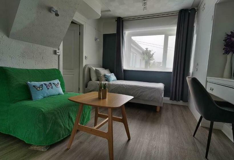 بنسيون Orient B&b