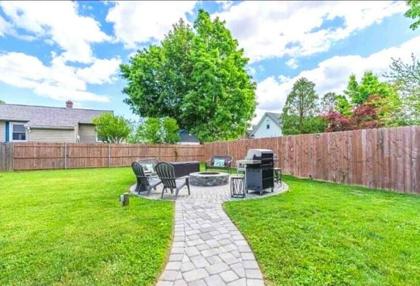 펜션 A1   Modern, Cozy Bedroom, 10 Minutes To Providence Central