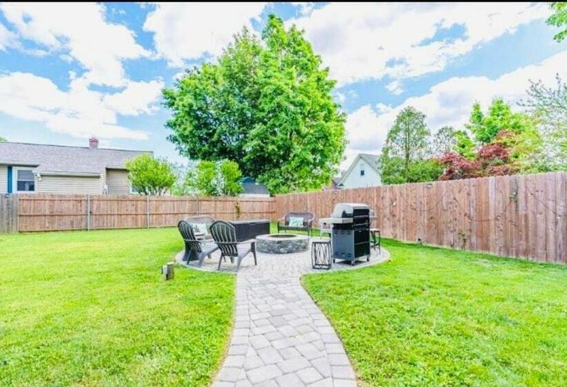 펜션 A1   Modern, Cozy Bedroom, 10 Minutes To Providence Central