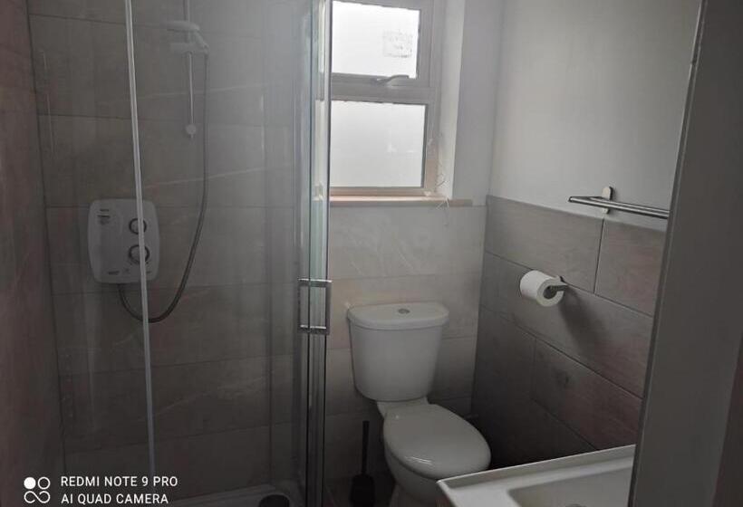 פנסיון The Wild Farm Lodge