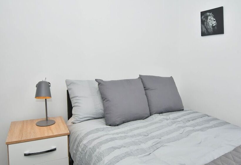 Пансион Townhouse @ Eastwood Place Stoke