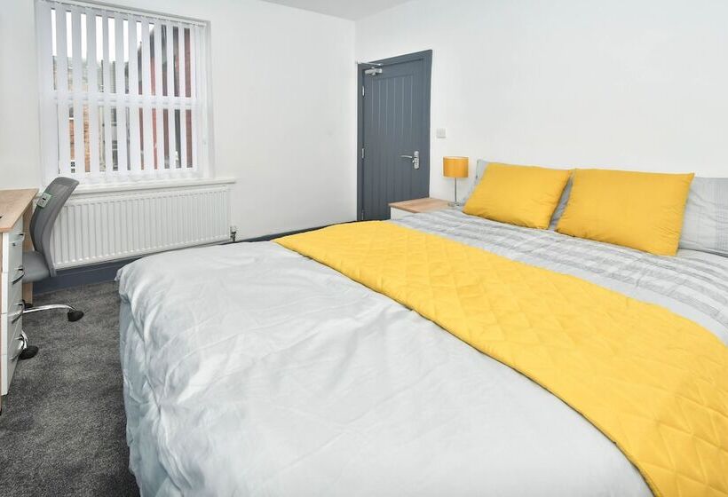 Пансион Townhouse @ Eastwood Place Stoke