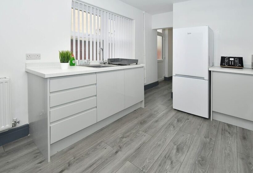 Пансион Townhouse @ Eastwood Place Stoke