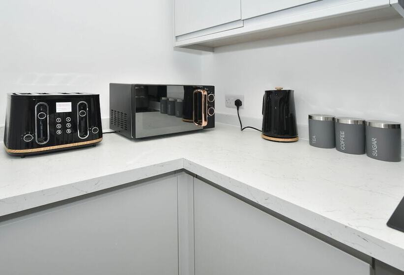 Пансион Townhouse @ Eastwood Place Stoke