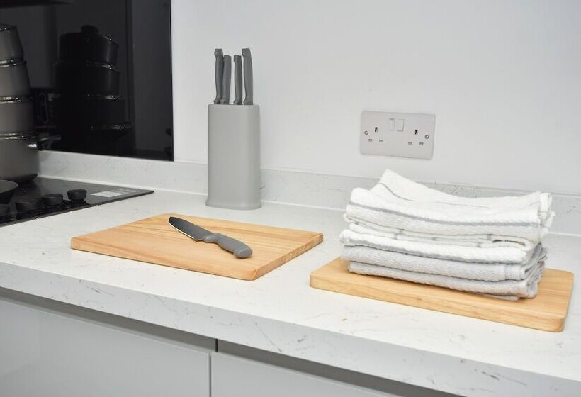 Пансион Townhouse @ Eastwood Place Stoke