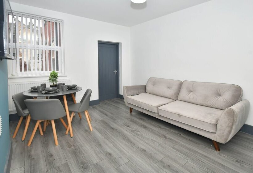 Пансион Townhouse @ Eastwood Place Stoke