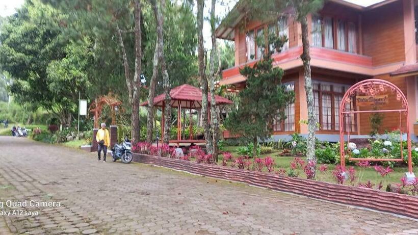 Vila Dinar Tulip Hill