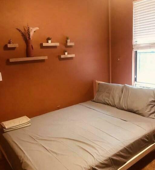 1850s Historic Row House 7min Train To Nyc With Private Backyard