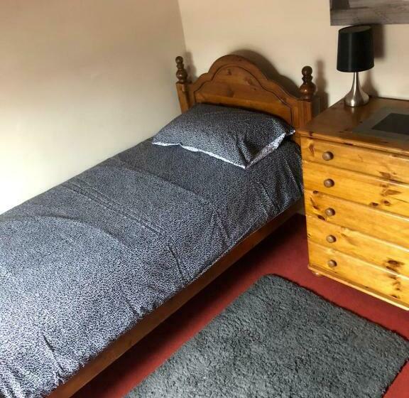 5/6 Bed House Barnsley Centre