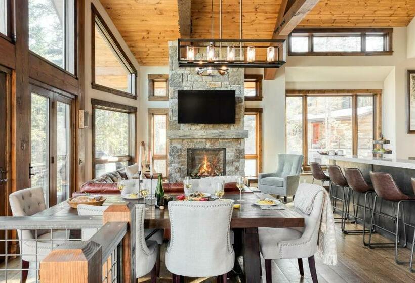 Apex By Avantstay Cozy Expansive Mountain Home Close To The Slopes W Hot Tub
