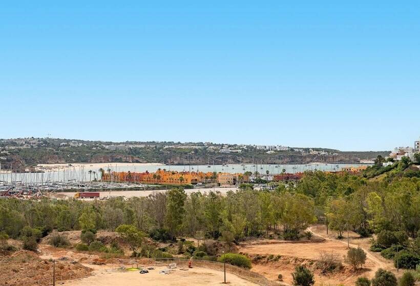 Arade Riverview   Deluxe Apartment By Ideal Homes