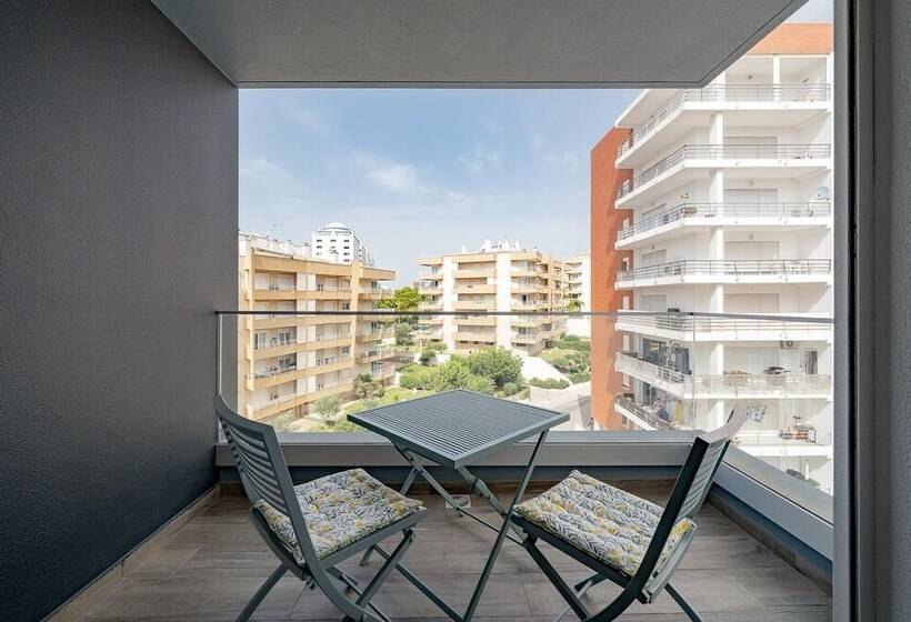 Arade Riverview   Deluxe Apartment By Ideal Homes