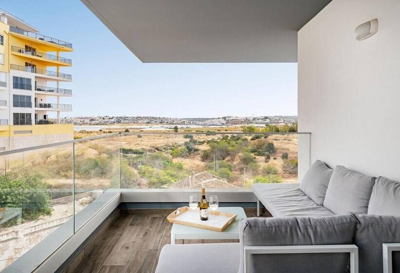 Arade Riverview   Deluxe Apartment By Ideal Homes