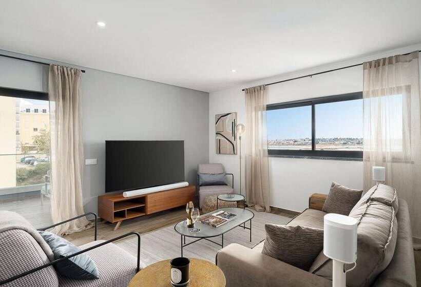 Arade Riverview Deluxe Apartment By Ideal Homes