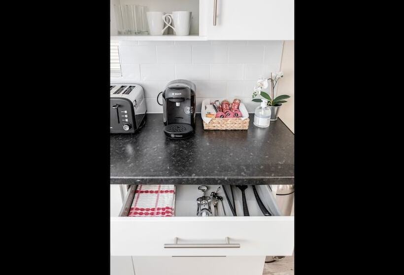 Bedford Hospitalsouth Wing4 Guests3 Bedswifi