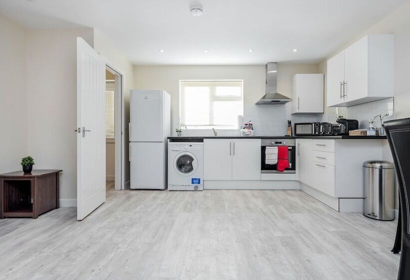 Bedford Hospitalsouth Wing4 Guests3 Bedswifi