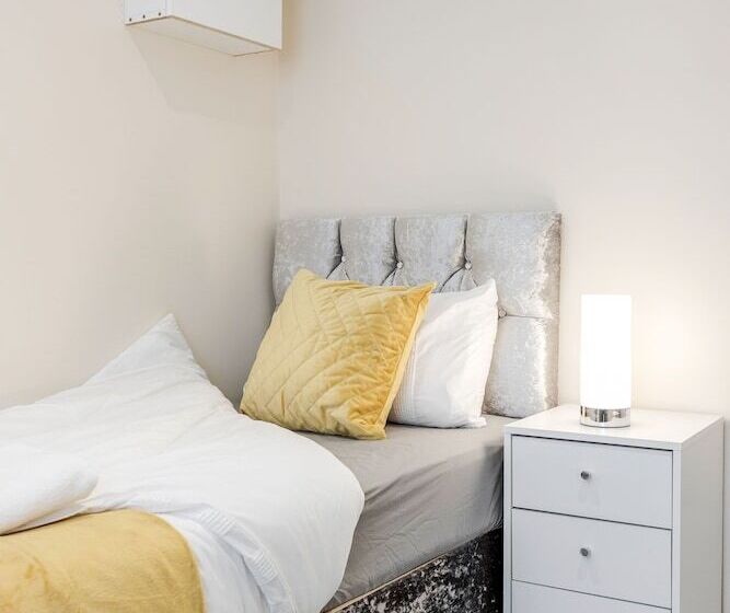 Bedford Hospitalsouth Wing4 Guests3 Bedswifi