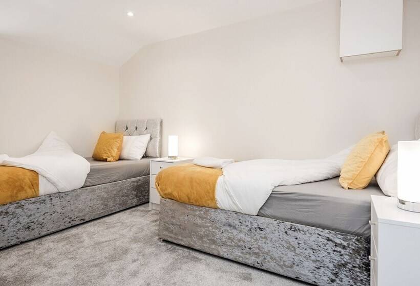 Bedford Hospitalsouth Wing4 Guests3 Bedswifi