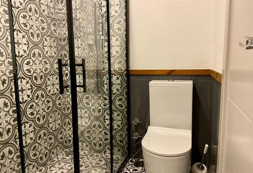 Black Mari̇n Apartment