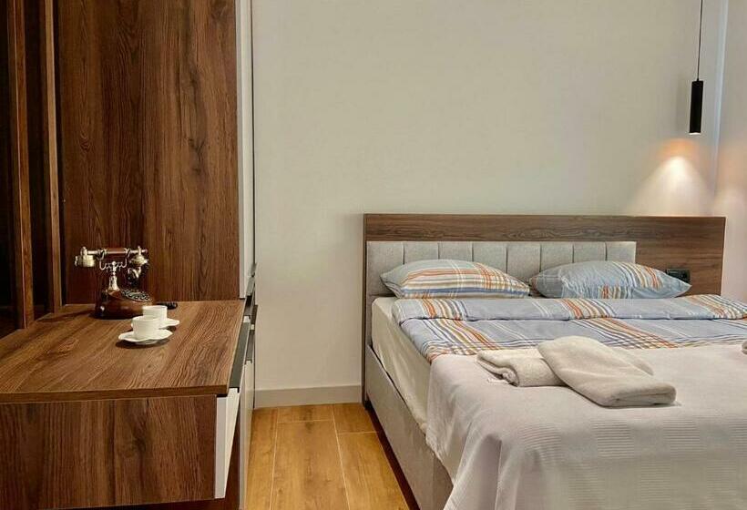 Black Mari̇n Apartment