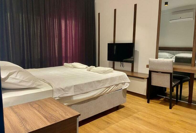 Black Mari̇n Apartment