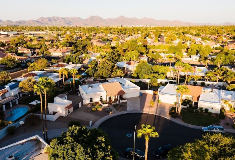 Desert Ridge By Avantstay Spacious Oasis W/ Pool & Hot Tub