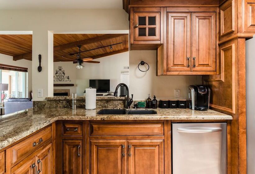 Desert Ridge By Avantstay Spacious Oasis W/ Pool & Hot Tub