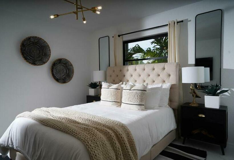 Glamorous 3 Bedroom Villa With Heated Pool Sarasota Area