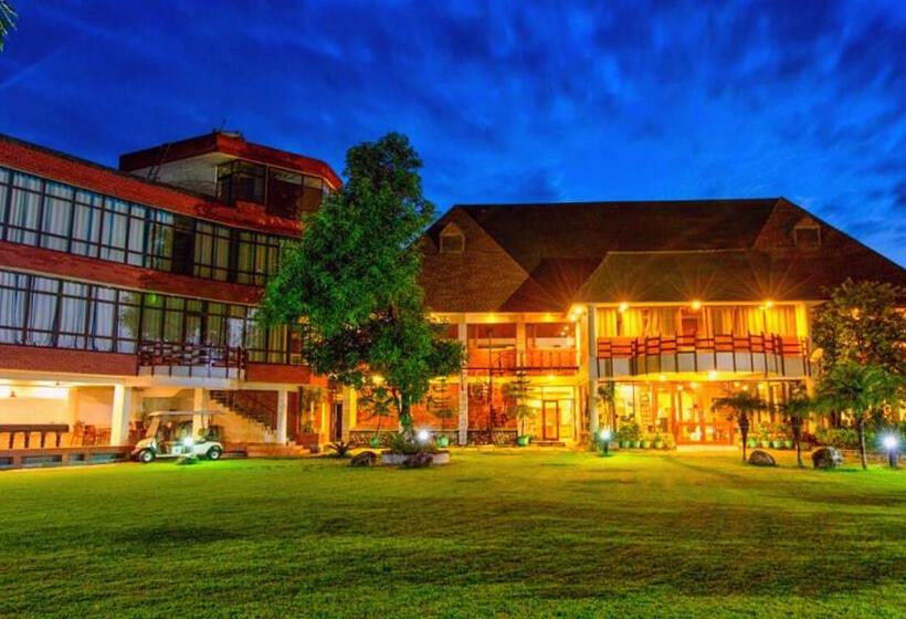 בית מלון כפרי Shrigo Pyramid Home Divine   A Wellness Resort