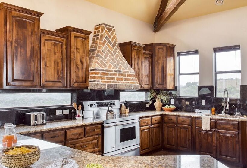 Hudson By Avantstay Magnificent Home W/ Beautiful Views, Multiple Living Areas, Pool & Games!