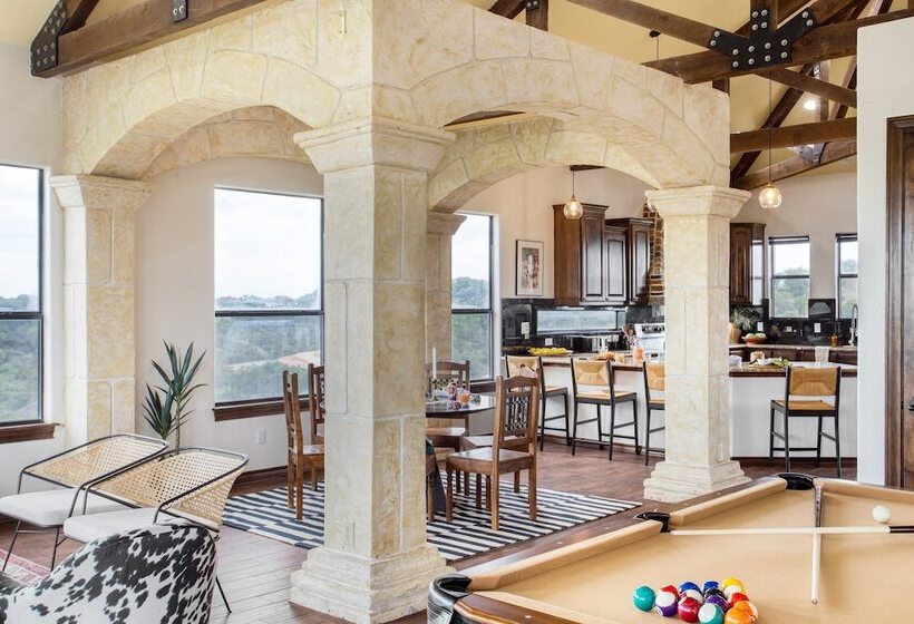 Hudson By Avantstay Magnificent Home W/ Beautiful Views, Multiple Living Areas, Pool & Games!