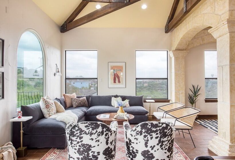 Hudson By Avantstay Magnificent Home W/ Beautiful Views, Multiple Living Areas, Pool & Games!