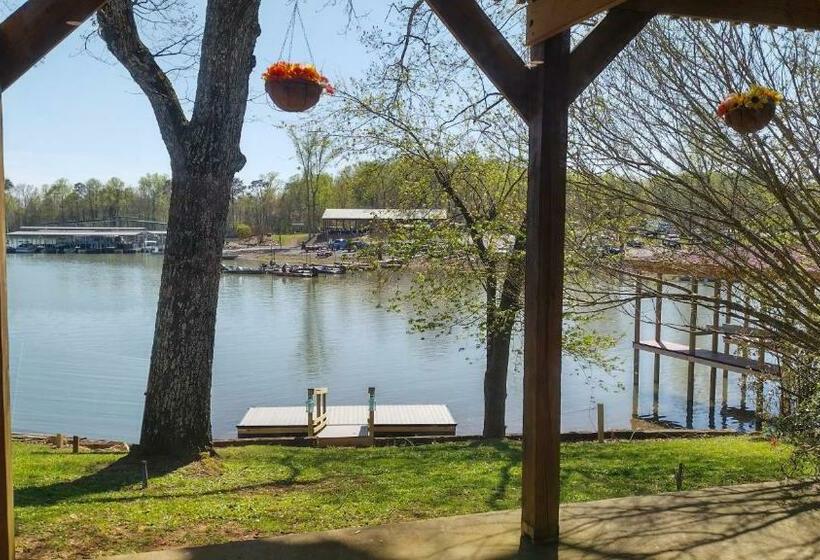 Lakefront Home At Lake Chickamauga! Walk To The Marina!