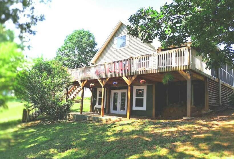 Lakefront Home At Lake Chickamauga! Walk To The Marina!