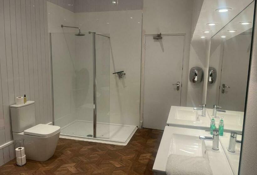 Lovely 1 Bedroom Loft Apartment Above Shop With Free Parking  Long Term Let Available