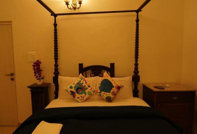 Montage By Le Pension Stays