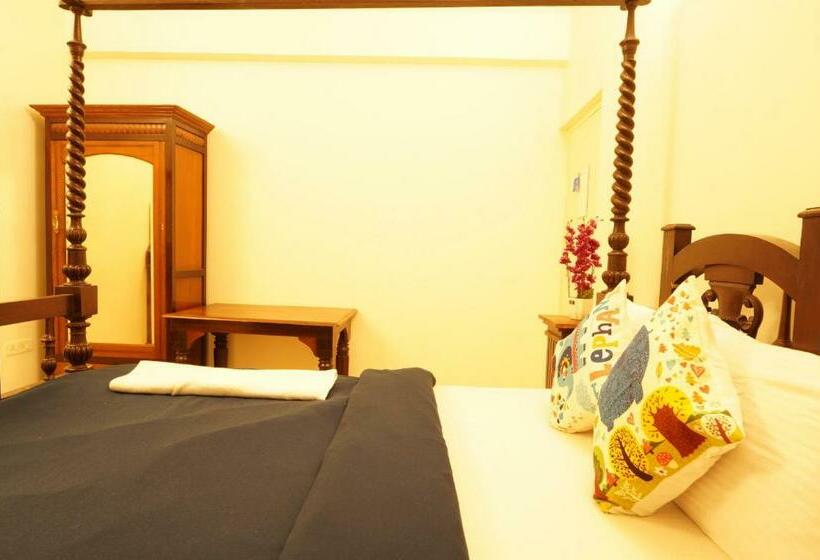 Montage By Le Pension Stays