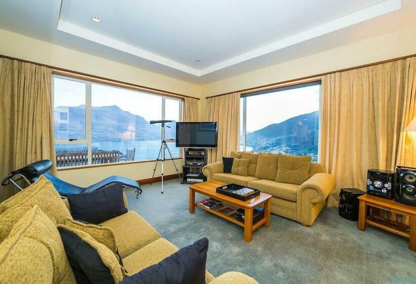 Nyumbani   Elevated Lake And Mountain Views