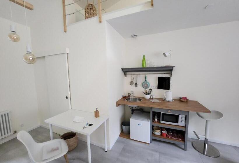 Пансион Le Saint Christophe   Mairie D Aubervilliers Ligne 12