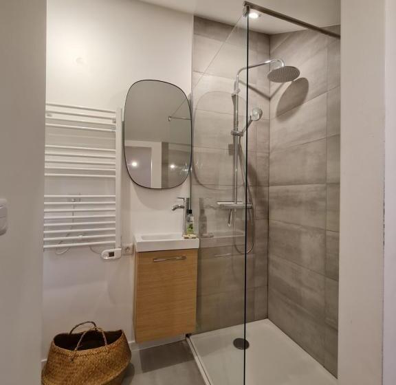 پانسیون Le Saint Christophe   Mairie D Aubervilliers Ligne 12