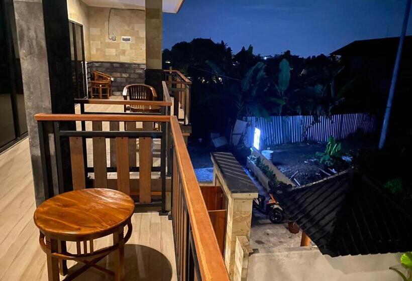 פנסיון Odadi Guesthouse