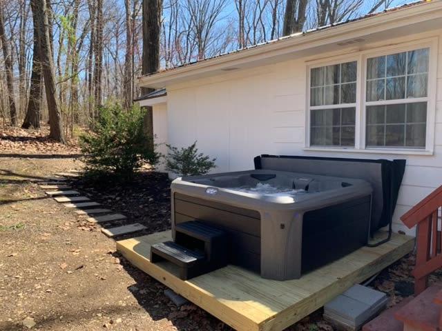 River & Kayak Cottage, Hot Tub, Deck, Grill, Wifi!