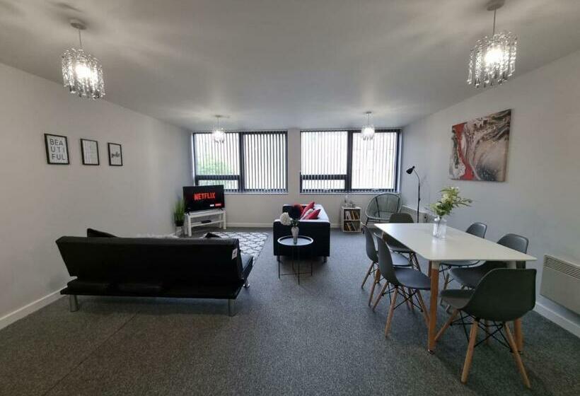 Spacious City Centre Apartment